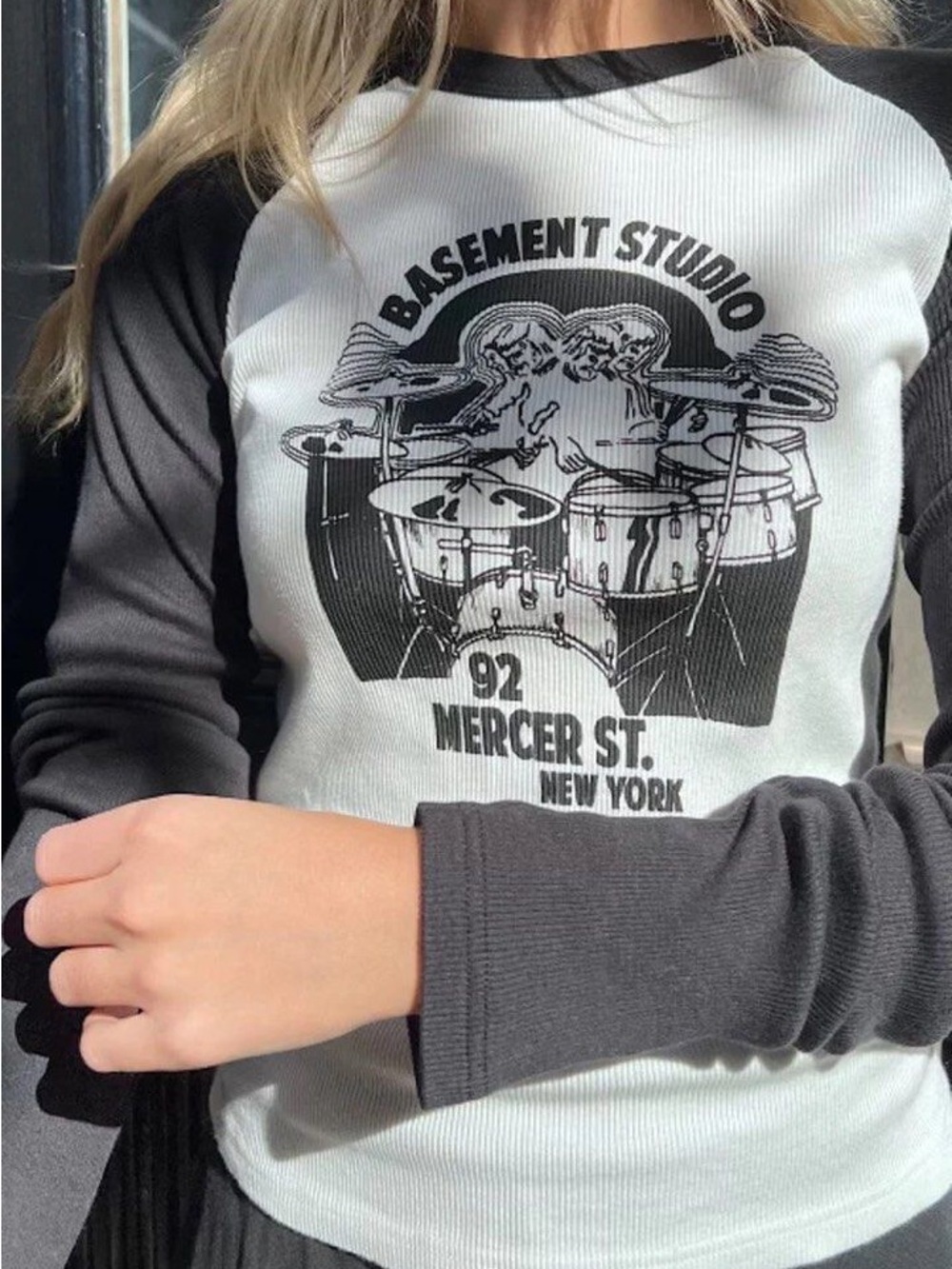 Brandy melville John Galt Pacsun Long-Sleeve Top Gray & Black Raglan size small